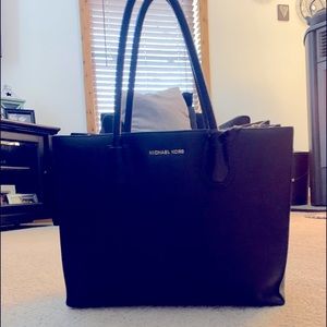 Michael Kors large tote purse - classic!